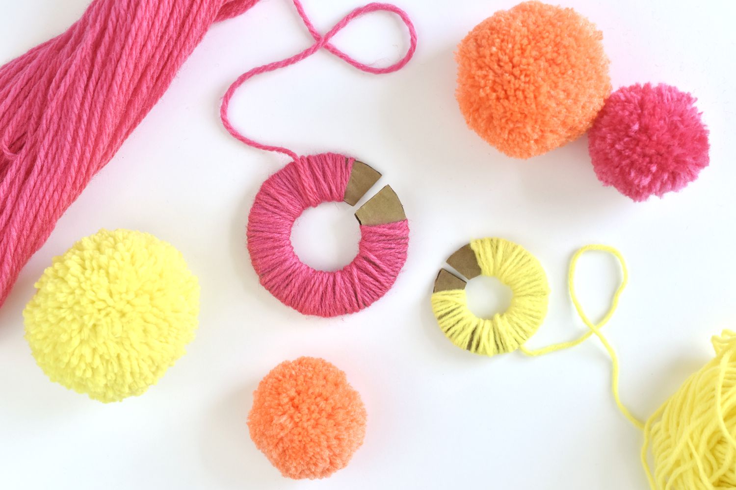 How to Make a Pom-Pom Out of Yarn